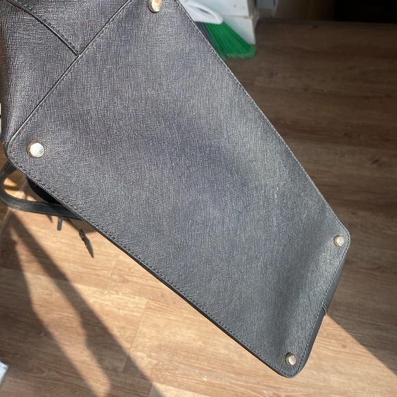 Kate spade black hand bag shoulder bag. - Picture 3 of 7